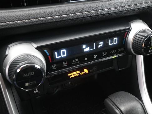 Used 2019 Toyota RAV4 XLE AWD/4WD image 15