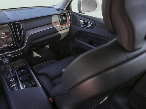 Used 2020 Volvo XC60 T5 Inscription w/ Protection Package Premier image 29