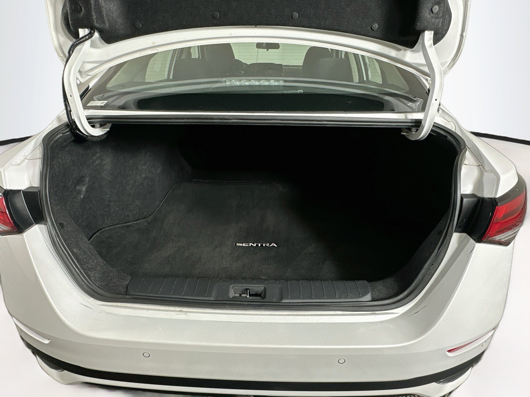 Used 2025 Nissan Sentra SR FWD image 27