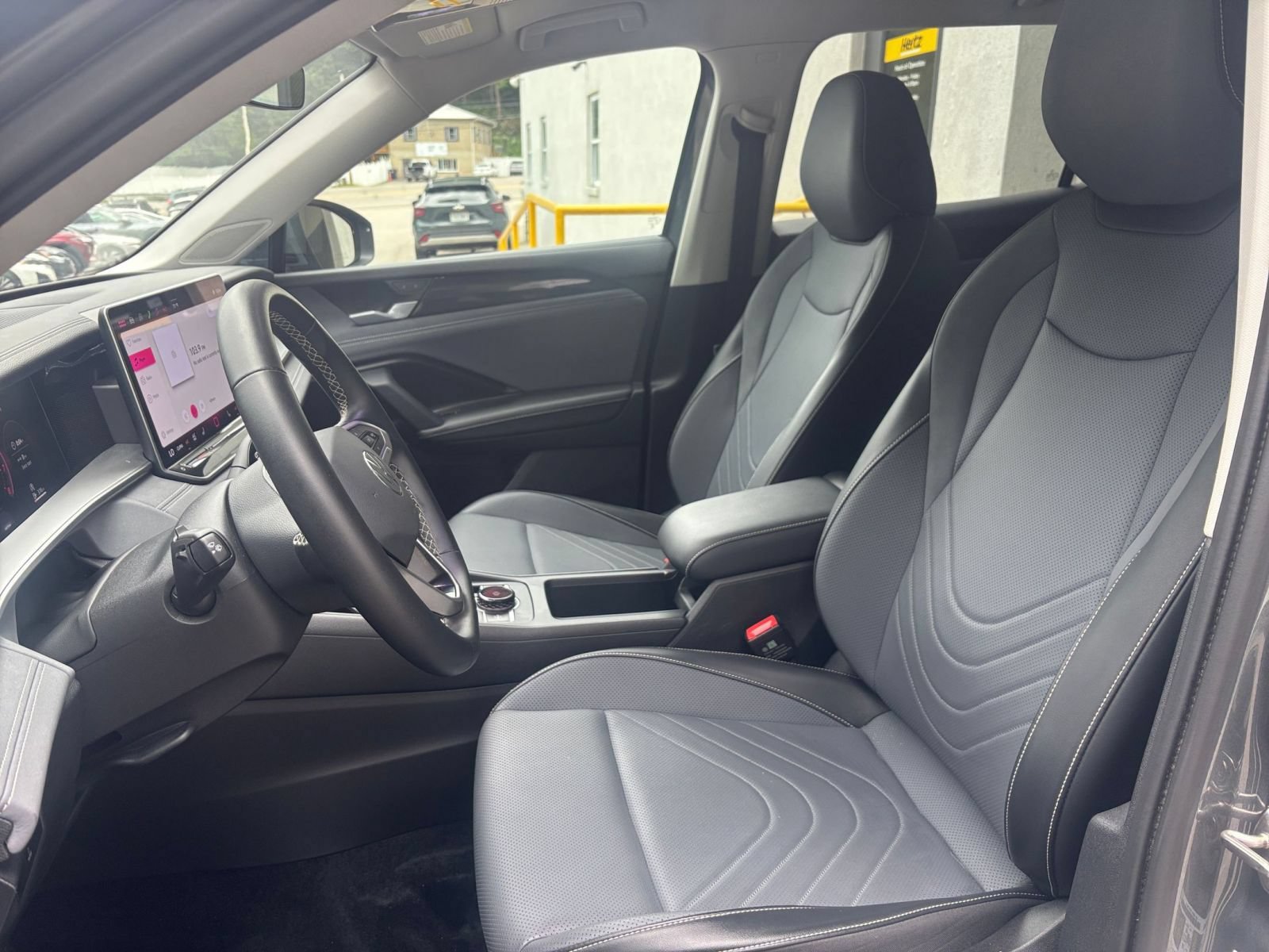 Used 2026 Volkswagen Tiguan SE FWD image 38