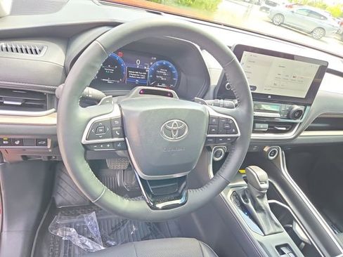Used 2025 Toyota Grand Highlander AWD image 19