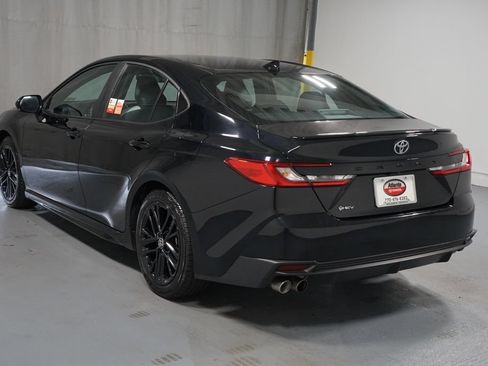 Used 2025 Toyota Camry SE FWD image 6