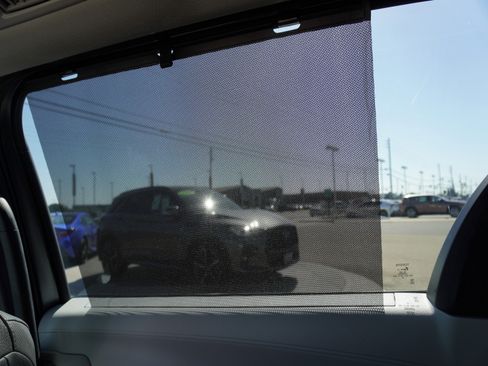 Used 2025 Toyota Sienna XLE image 15