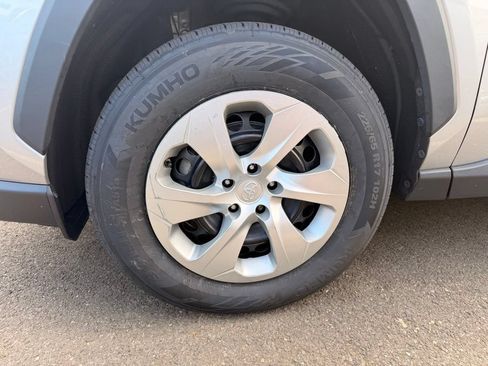 Used 2022 Toyota RAV4 LE AWD/4WD image 5