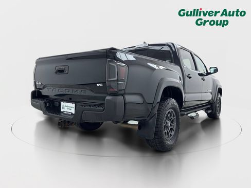 Used 2018 Toyota Tacoma SR5 AWD/4WD image 8