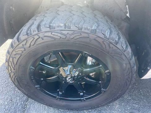 Used 2022 Toyota Tundra SR5 w/ Convenience Package RWD image 4