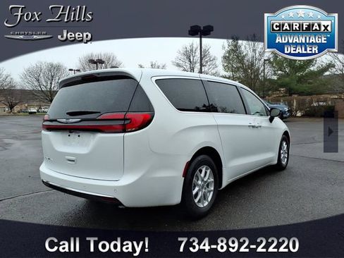 Certified 2026 Chrysler Pacifica Select FWD image 9