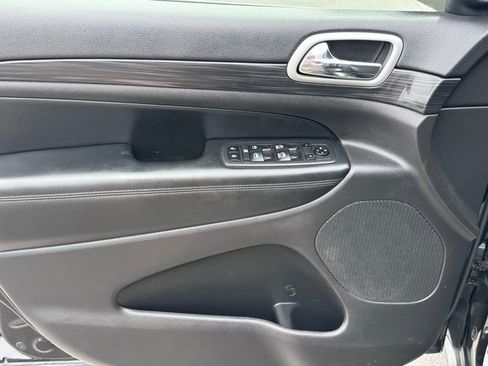 Used 2020 Jeep Grand Cherokee Laredo image 22