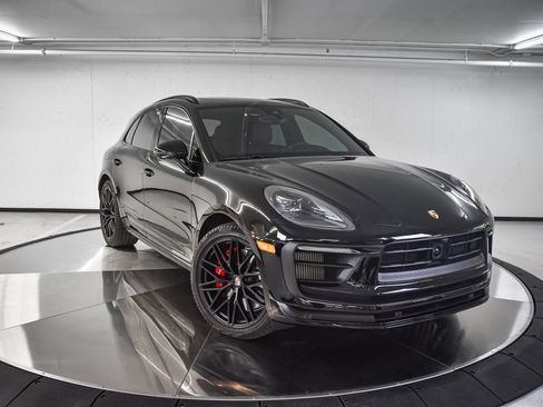 Certified 2025 Porsche Macan GTS image 9