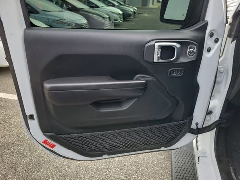 Used 2019 Jeep Wrangler Sport image 10