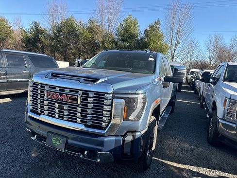 Used 2024 GMC Sierra 2500 Denali w/ Technology Package image 3