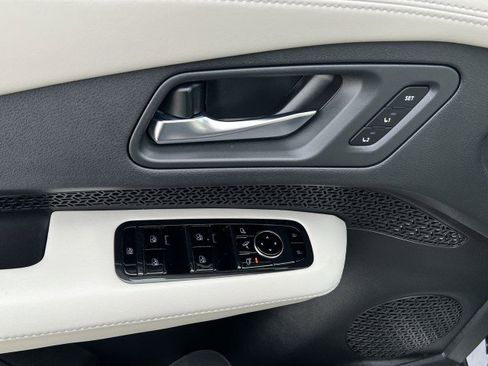 Used 2023 Nissan Ariya AWD image 24