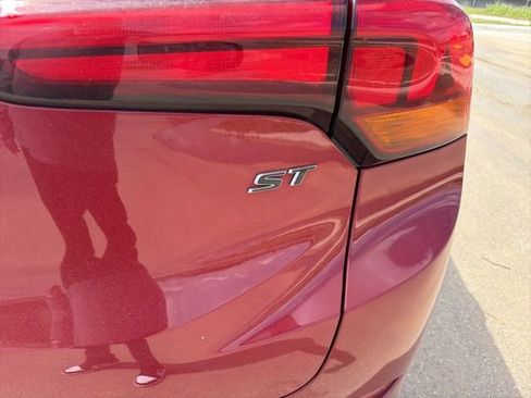 Used 2021 Buick Encore GX Select w/ Sport Touring Package image 5