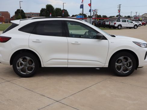 Used 2024 Ford Escape ST-Line w/ Tech Pack #1 AWD/4WD image 4