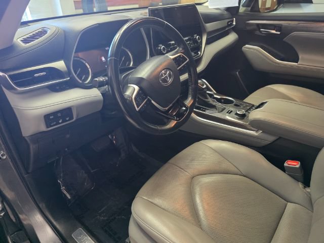 Used 2022 Toyota Highlander Limited AWD/4WD image 5