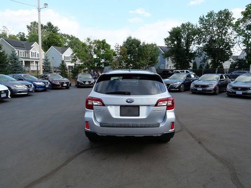 Used 2017 Subaru Outback 2.5i Premium AWD/4WD image 4
