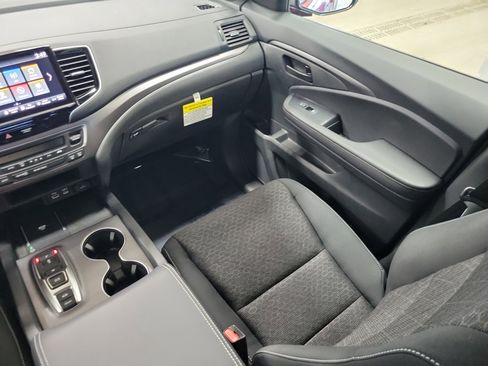 Certified 2025 Honda Ridgeline Sport image 13