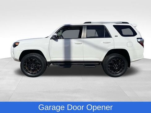 Used 2019 Toyota 4Runner SR5 Premium image 2