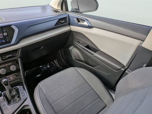 Used 2023 Volkswagen Taos SE w/ Panoramic Sunroof Package FWD image 15