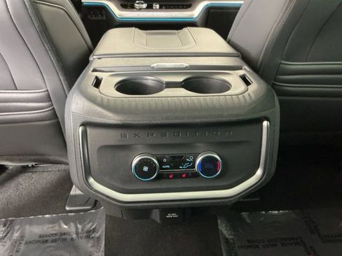 Used 2025 Ford Expedition Platinum image 28