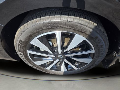 Used 2024 Nissan Sentra SV w/ SV Premium Package FWD image 25