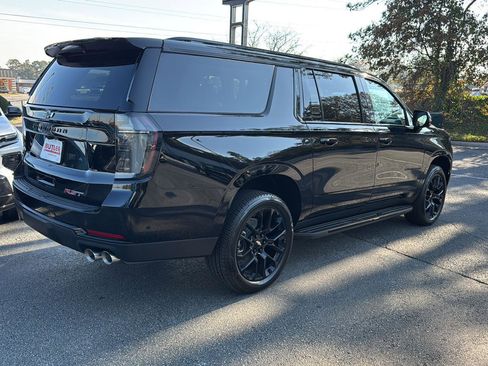 New 2026 Chevrolet Suburban RST image 5