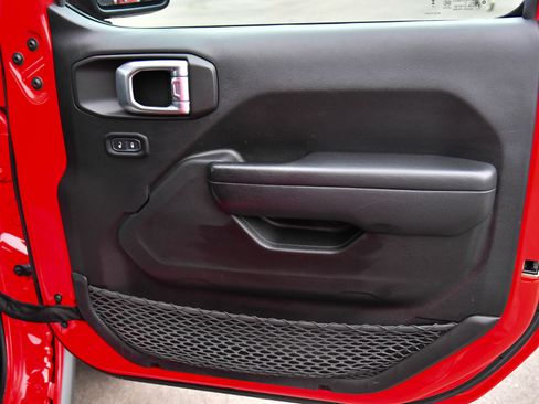 Used 2023 Jeep Wrangler Unlimited Rubicon image 42