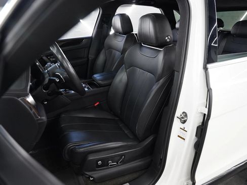 Used 2018 Bentley Bentayga Onyx Edition AWD/4WD image 15