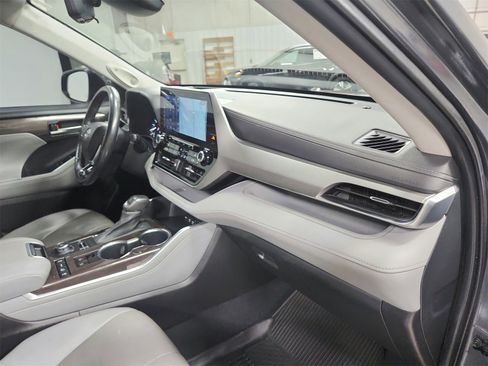 Used 2020 Toyota Highlander Platinum image 38