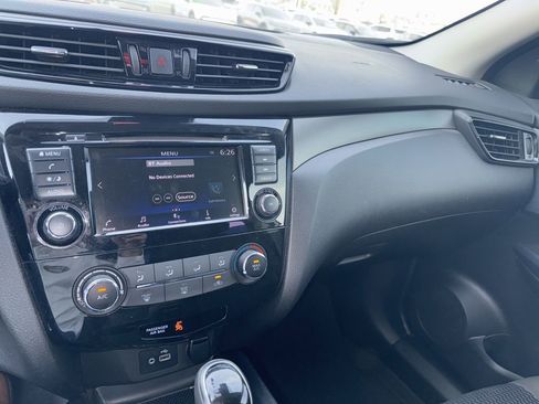 Used 2021 Nissan Rogue Sport S image 34