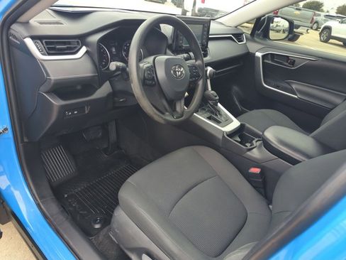 Used 2021 Toyota RAV4 LE image 10