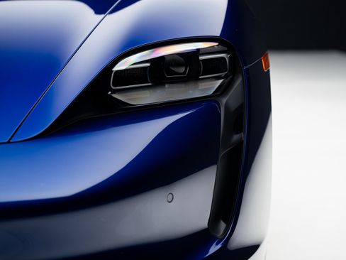 Used 2023 Porsche Taycan w/ Premium Package image 9