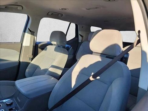 Used 2021 Chevrolet Traverse LT image 13