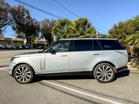 Used 2023 Land Rover Range Rover Long Wheelbase Autobiography image 13