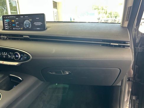 Used 2025 Genesis GV70 2.5T AWD/4WD image 25