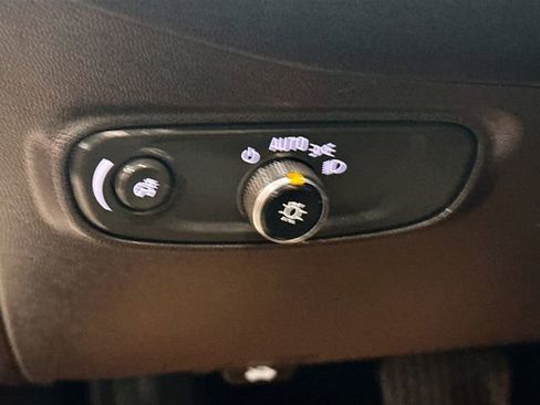 Used 2023 Chevrolet Equinox LT image 11