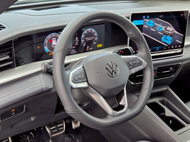 New 2026 Volkswagen Tiguan SE R-Line FWD image 11