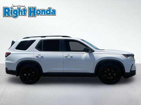 Used 2025 Honda Pilot Black Edition image 5