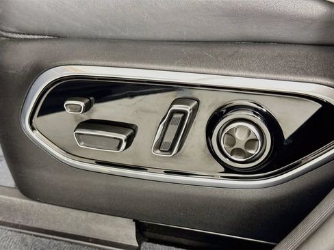 Used 2023 Jeep Grand Cherokee Summit AWD/4WD image 19