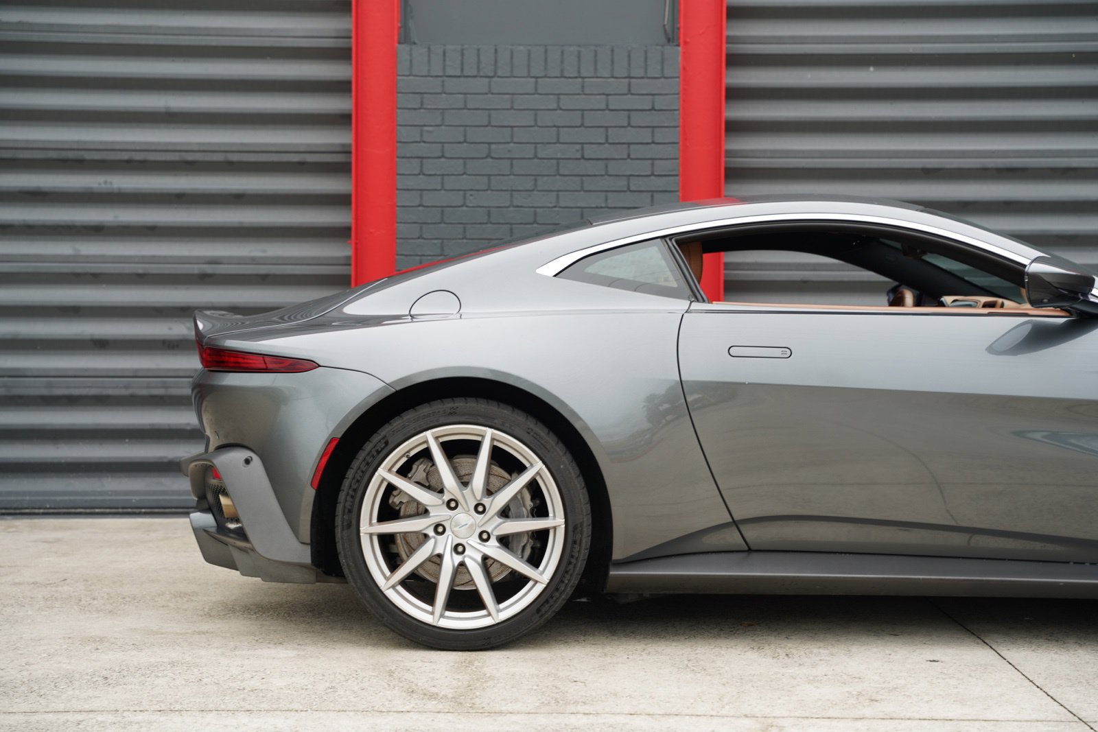 Used 2020 Aston Martin V8 Vantage Coupe RWD image 12