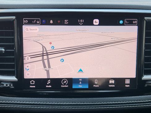 Used 2023 Chrysler Pacifica Limited w/ Uconnect Theater Family Group image 17