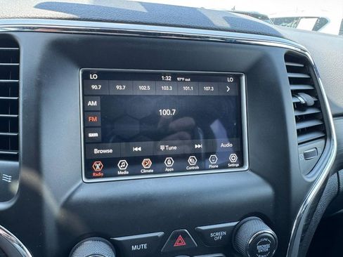 Used 2021 Jeep Grand Cherokee Laredo image 19