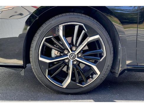 Used 2024 Nissan Altima 2.5 SR FWD image 9