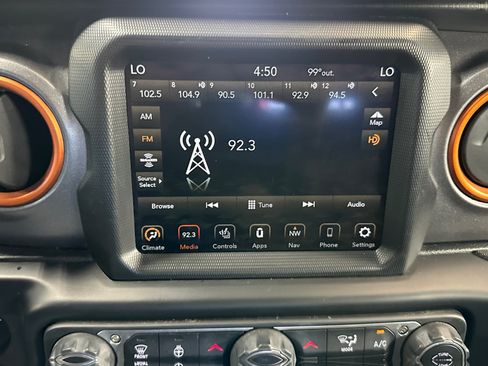 Used 2021 Jeep Gladiator Mojave AWD/4WD image 16