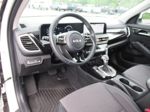 Used 2024 Kia Seltos S FWD image 16
