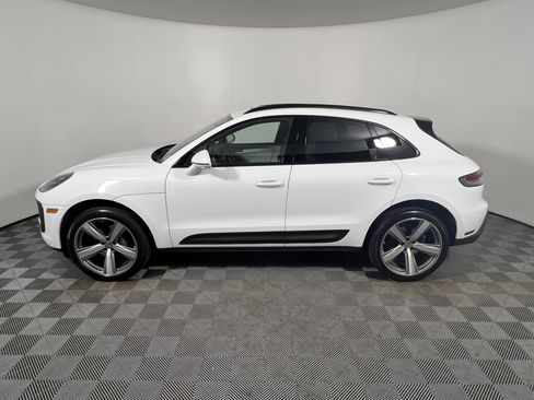 Certified 2024 Porsche Macan AWD/4WD image 2