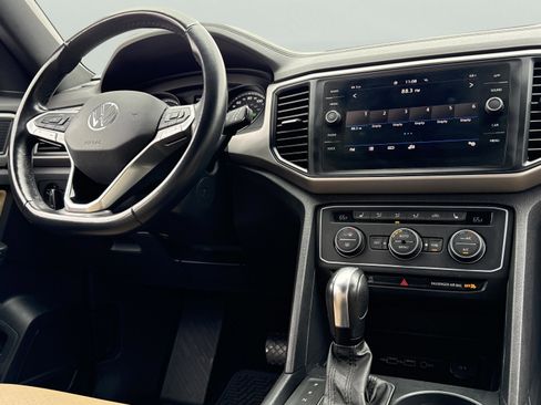 Used 2020 Volkswagen Atlas Cross Sport SE w/ Panoramic Sunroof Package image 9