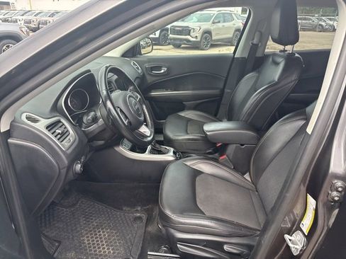 Used 2019 Jeep Compass Latitude w/ Cold Weather Group image 18