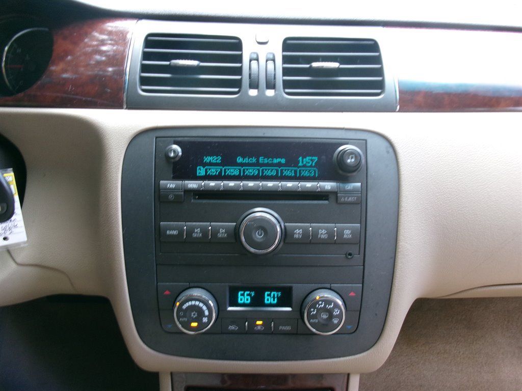 Used 2007 Buick Lucerne CXL w/ Luxury Package FWD image 27