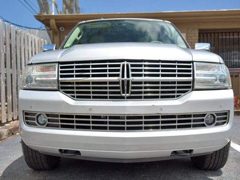 Used 2014 Lincoln Navigator Base 4x2 4dr SUV image 3
